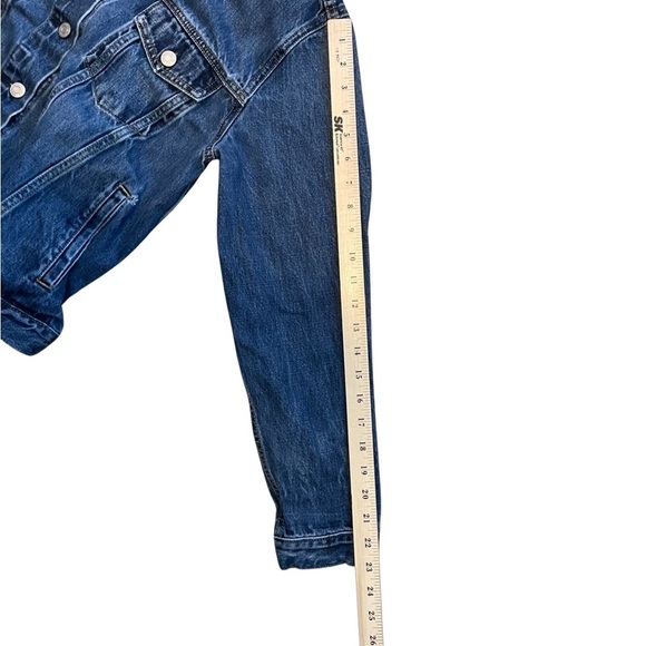 Gap denim slightly distressed button up trucker jacket size Jr’s XL - Picture 6 of 12